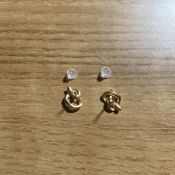 Beautiful heart shaped studs - Picture 3 of 4